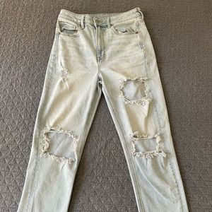 American Eagle Mom Straight Ripped Jeans size 6